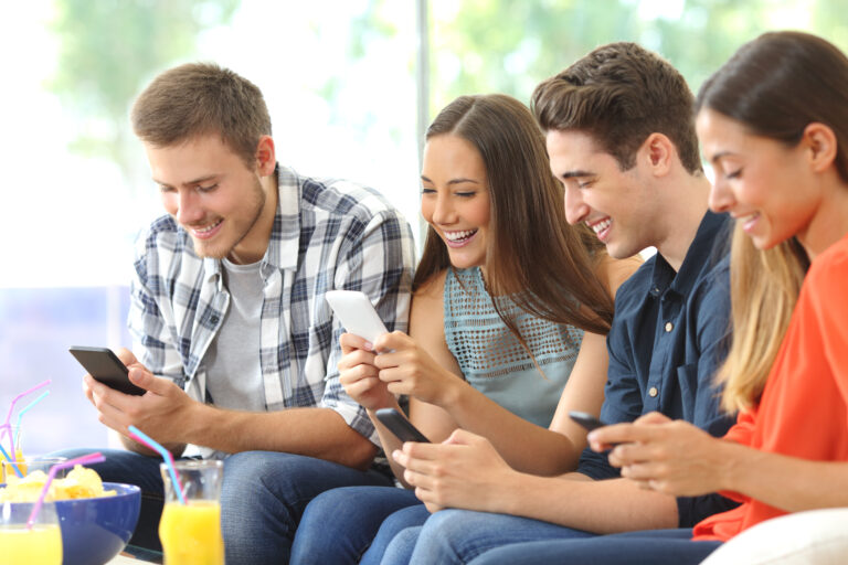 happy people playing on the phone for our quiz funnel article